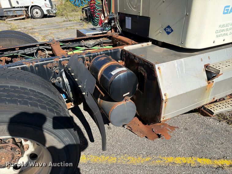 image for item FG3052 2016 Freightliner Cascadia semi truck
