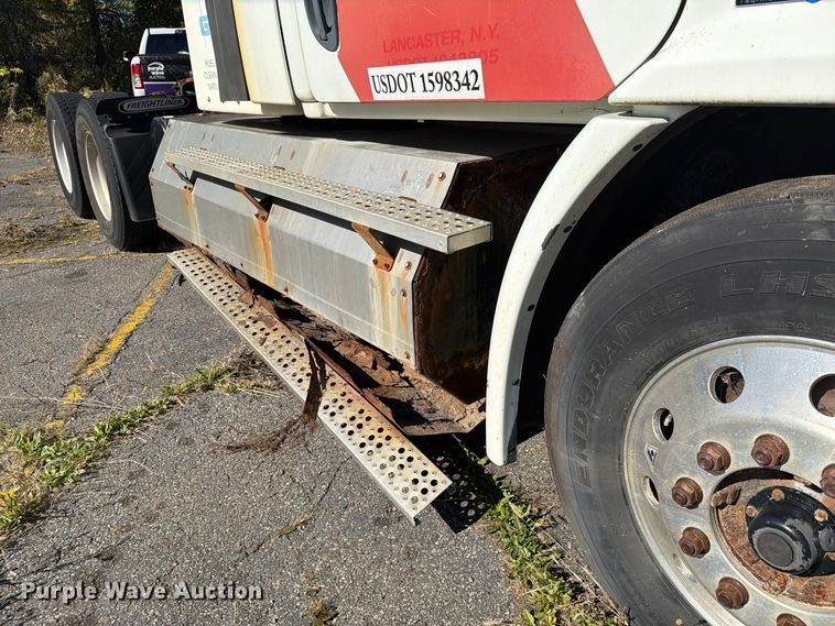 image for item FG3052 2016 Freightliner Cascadia semi truck