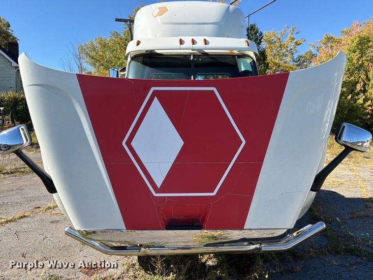 image for item FG3052 2016 Freightliner Cascadia semi truck
