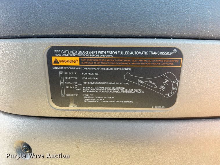image for item FG3052 2016 Freightliner Cascadia semi truck