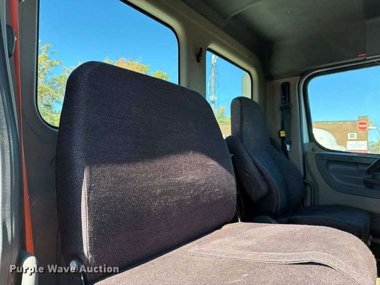image for item FG3052 2016 Freightliner Cascadia semi truck