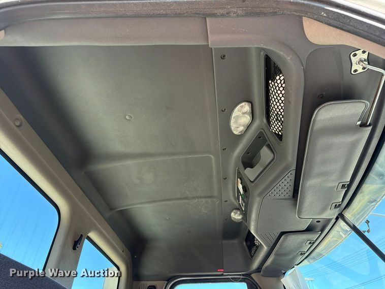 image for item FG3052 2016 Freightliner Cascadia semi truck