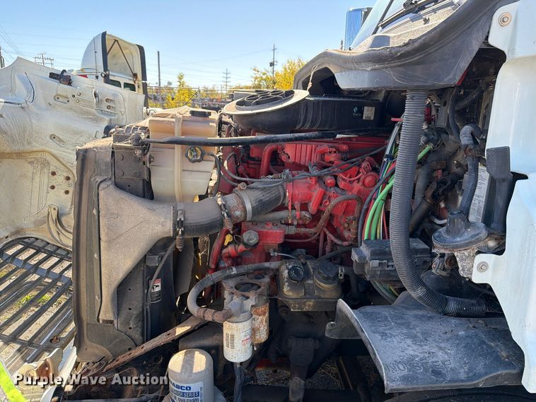 image for item FG3052 2016 Freightliner Cascadia semi truck