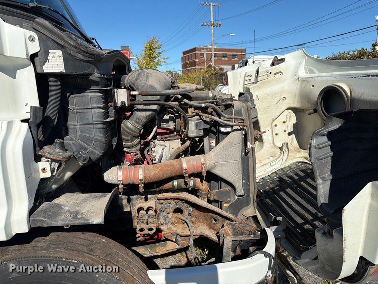 image for item FG3052 2016 Freightliner Cascadia semi truck