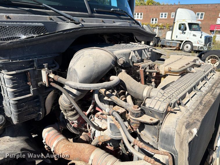 image for item FG3052 2016 Freightliner Cascadia semi truck