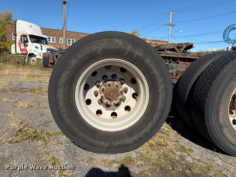 image for item FG3052 2016 Freightliner Cascadia semi truck