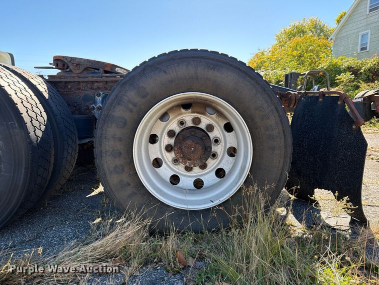image for item FG3052 2016 Freightliner Cascadia semi truck