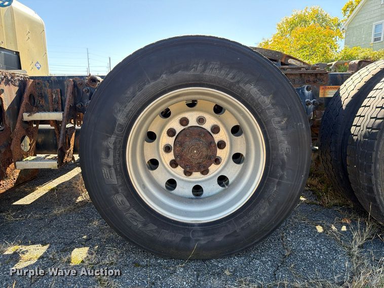 image for item FG3052 2016 Freightliner Cascadia semi truck