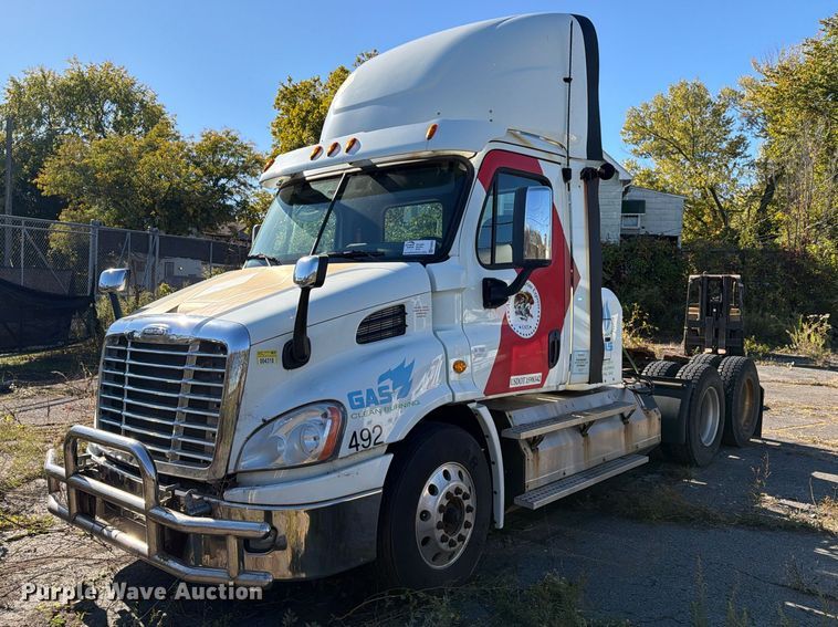 image for item FG3053 2016 Freightliner Cascadia semi truck
