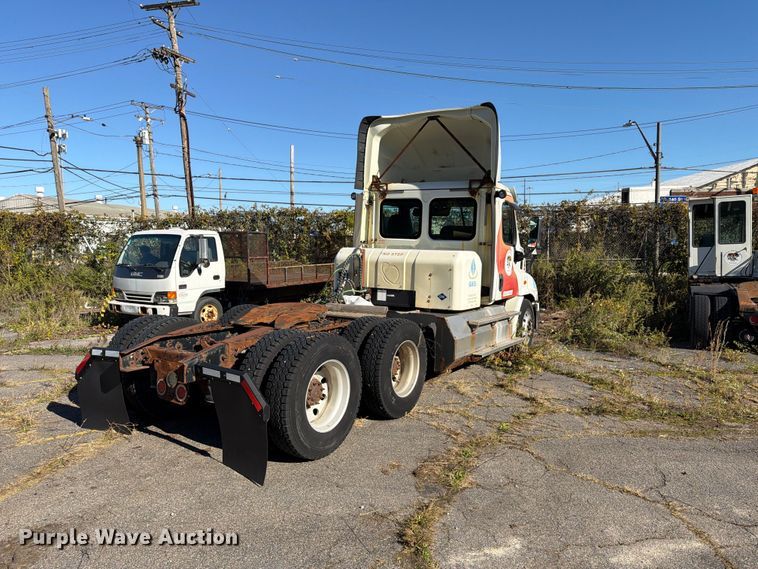 image for item FG3053 2016 Freightliner Cascadia semi truck