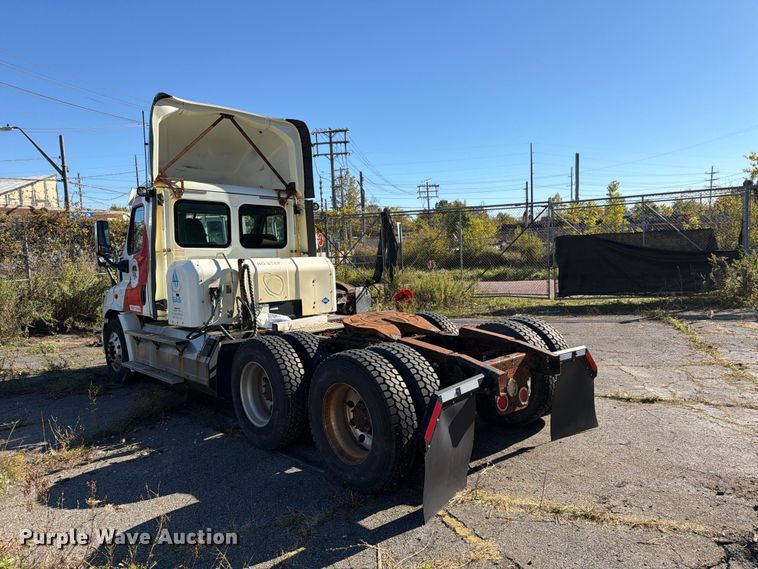 image for item FG3053 2016 Freightliner Cascadia semi truck