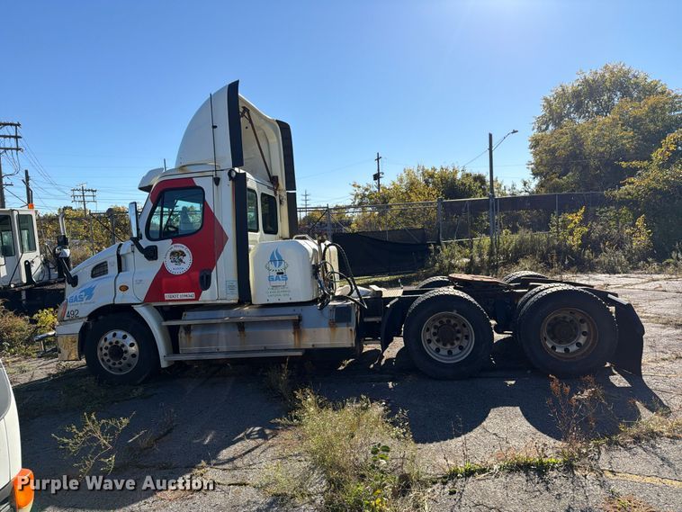 image for item FG3053 2016 Freightliner Cascadia semi truck