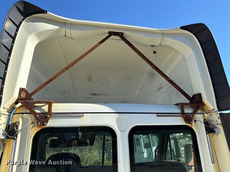 image for item FG3053 2016 Freightliner Cascadia semi truck