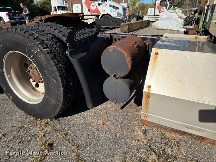 image for item FG3053 2016 Freightliner Cascadia semi truck