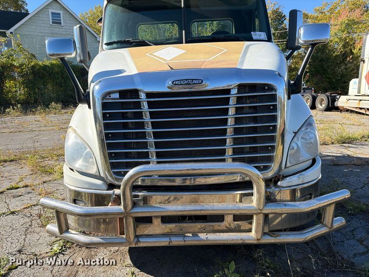 image for item FG3053 2016 Freightliner Cascadia semi truck