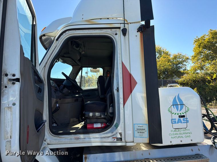 image for item FG3053 2016 Freightliner Cascadia semi truck