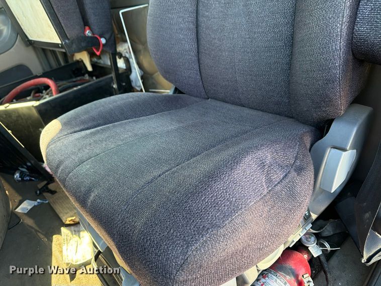 image for item FG3053 2016 Freightliner Cascadia semi truck