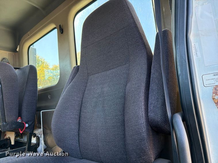 image for item FG3053 2016 Freightliner Cascadia semi truck