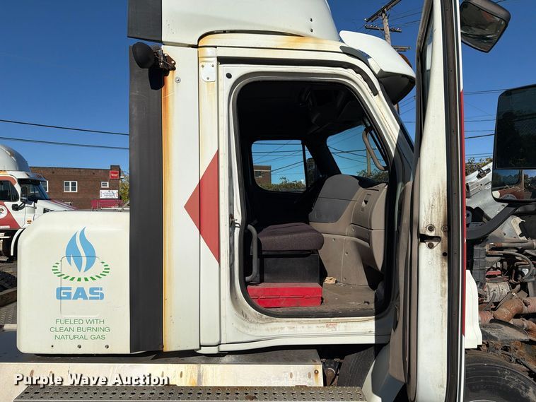 image for item FG3053 2016 Freightliner Cascadia semi truck