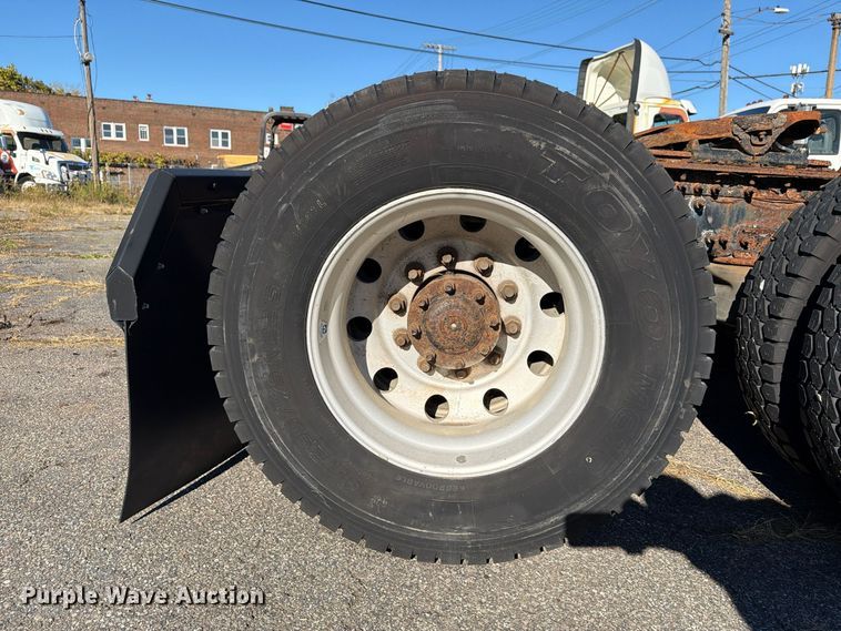 image for item FG3053 2016 Freightliner Cascadia semi truck