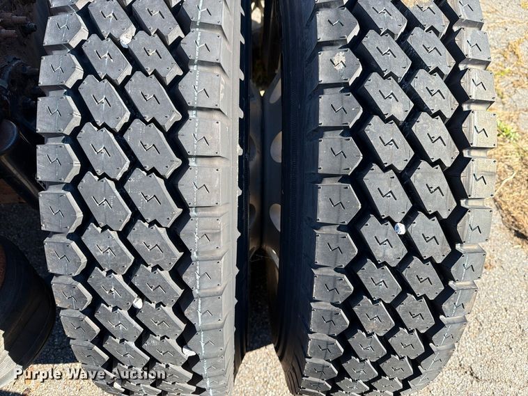 image for item FG3053 2016 Freightliner Cascadia semi truck