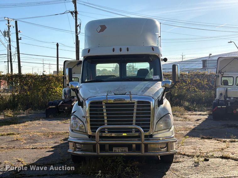 image for item FG3054 2016 Freightliner Cascadia semi truck