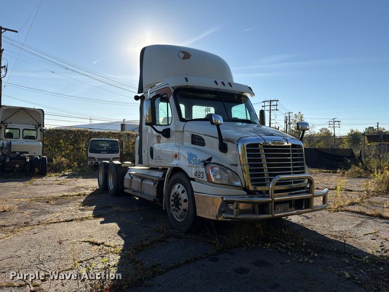 image for item FG3054 2016 Freightliner Cascadia semi truck