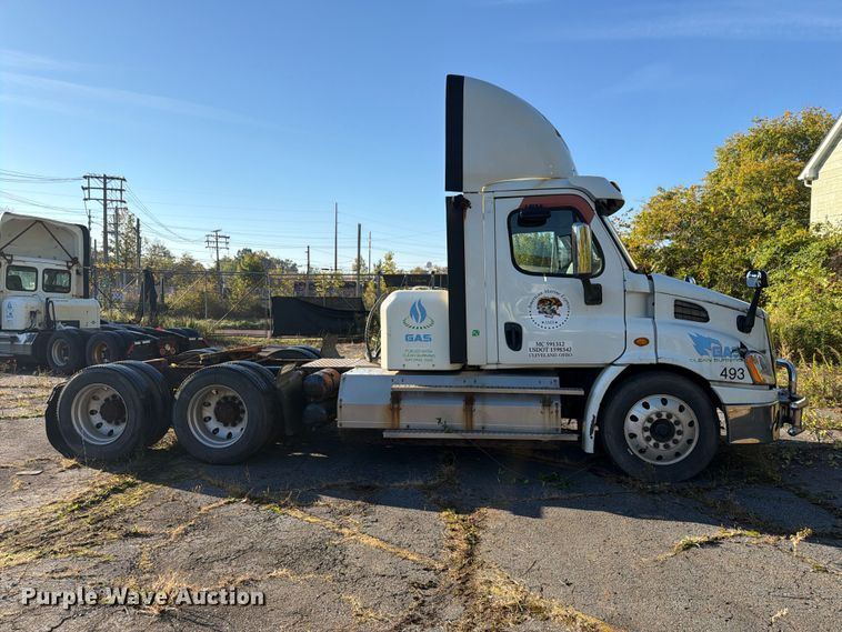 image for item FG3054 2016 Freightliner Cascadia semi truck
