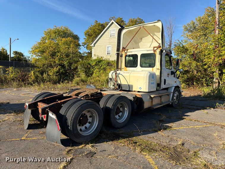 image for item FG3054 2016 Freightliner Cascadia semi truck