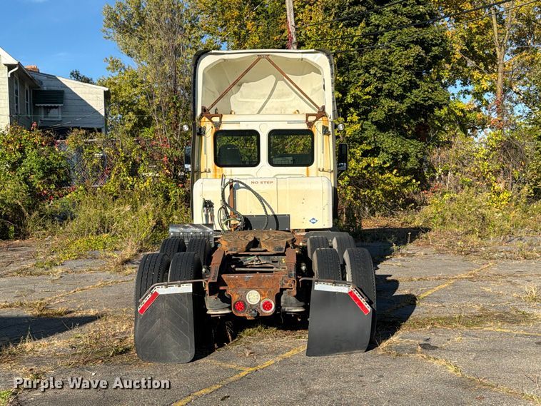 image for item FG3054 2016 Freightliner Cascadia semi truck