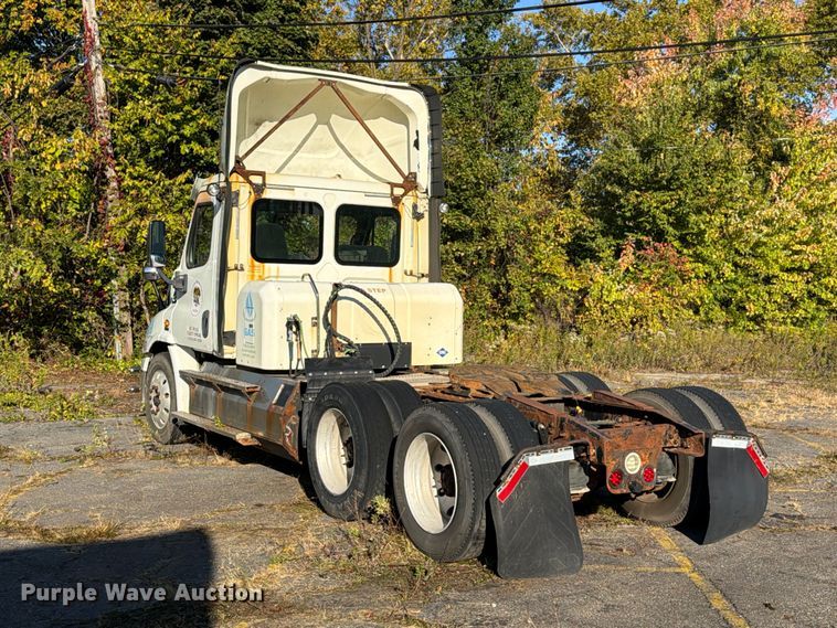 image for item FG3054 2016 Freightliner Cascadia semi truck