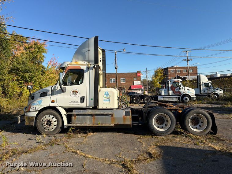 image for item FG3054 2016 Freightliner Cascadia semi truck
