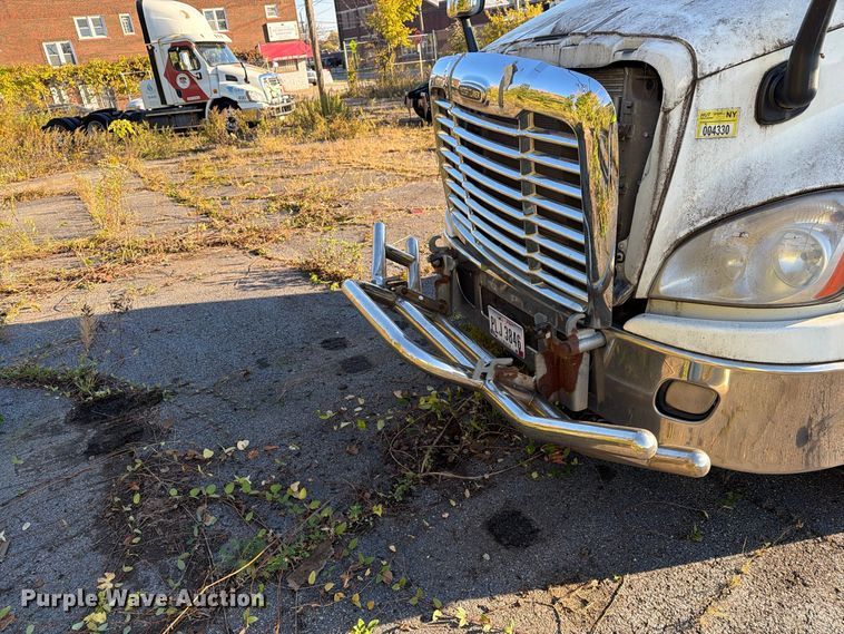 image for item FG3054 2016 Freightliner Cascadia semi truck