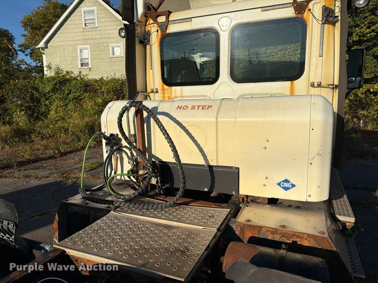image for item FG3054 2016 Freightliner Cascadia semi truck