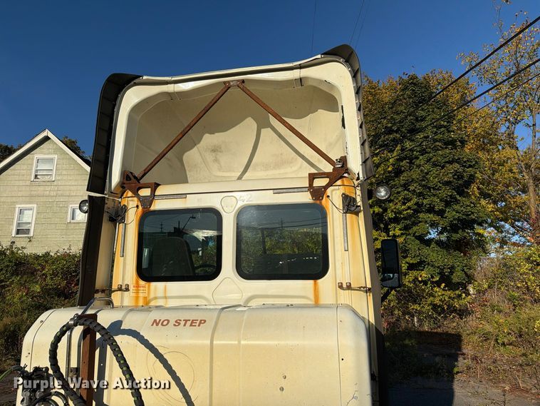 image for item FG3054 2016 Freightliner Cascadia semi truck