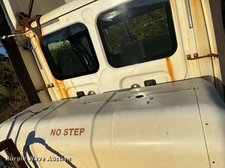 image for item FG3054 2016 Freightliner Cascadia semi truck