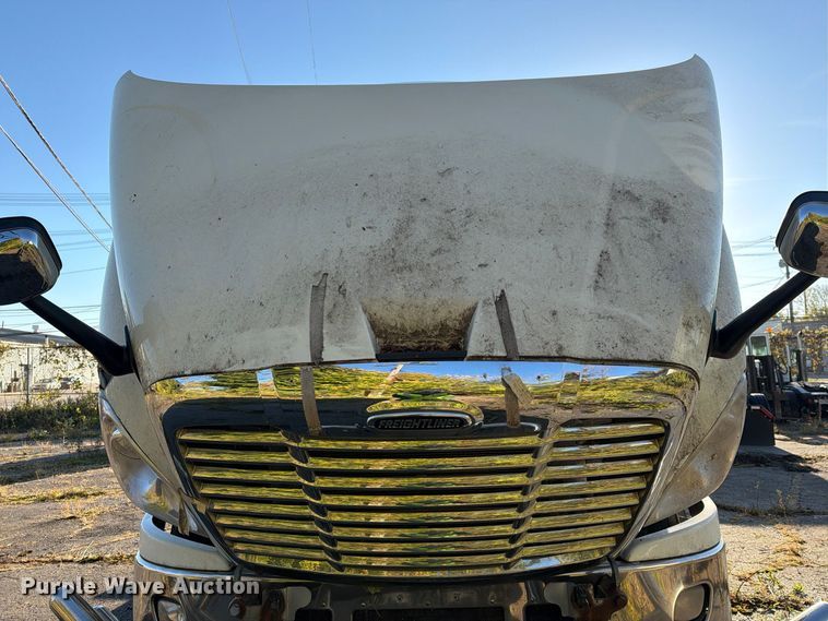 image for item FG3054 2016 Freightliner Cascadia semi truck