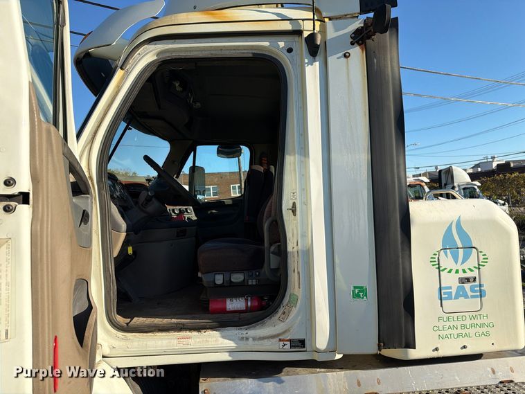 image for item FG3054 2016 Freightliner Cascadia semi truck