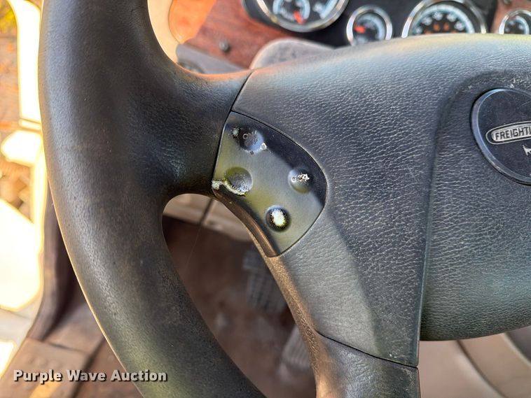 image for item FG3054 2016 Freightliner Cascadia semi truck
