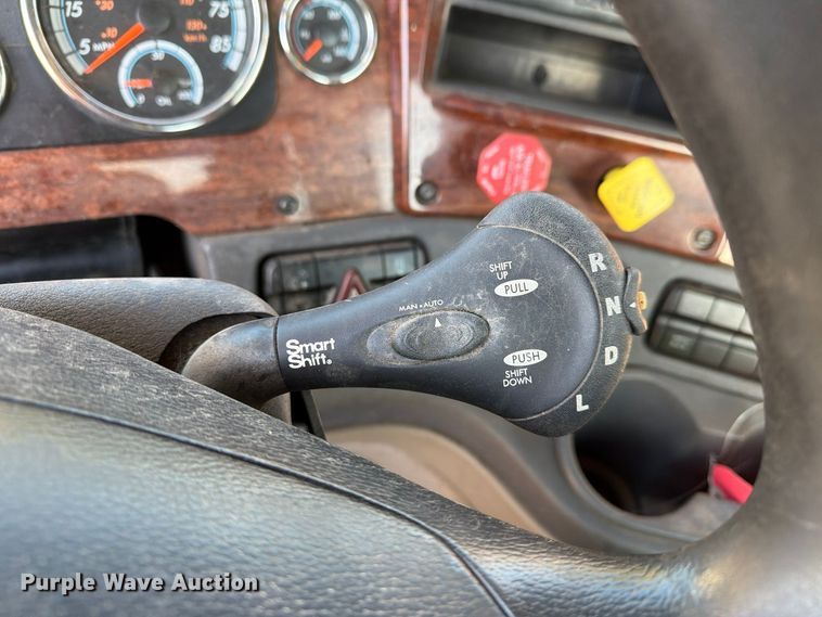 image for item FG3054 2016 Freightliner Cascadia semi truck