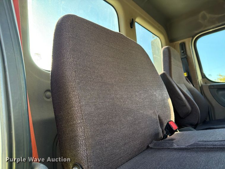 image for item FG3054 2016 Freightliner Cascadia semi truck