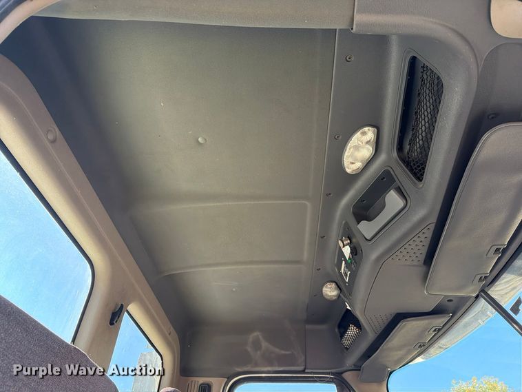 image for item FG3054 2016 Freightliner Cascadia semi truck