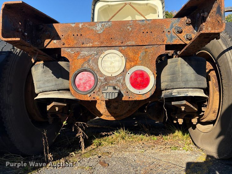 image for item FG3054 2016 Freightliner Cascadia semi truck