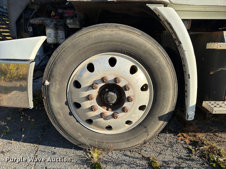image for item FG3054 2016 Freightliner Cascadia semi truck