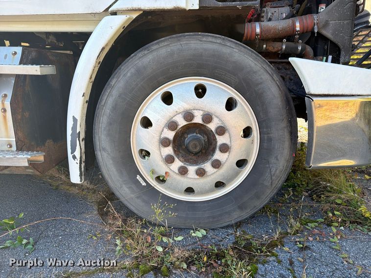 image for item FG3054 2016 Freightliner Cascadia semi truck
