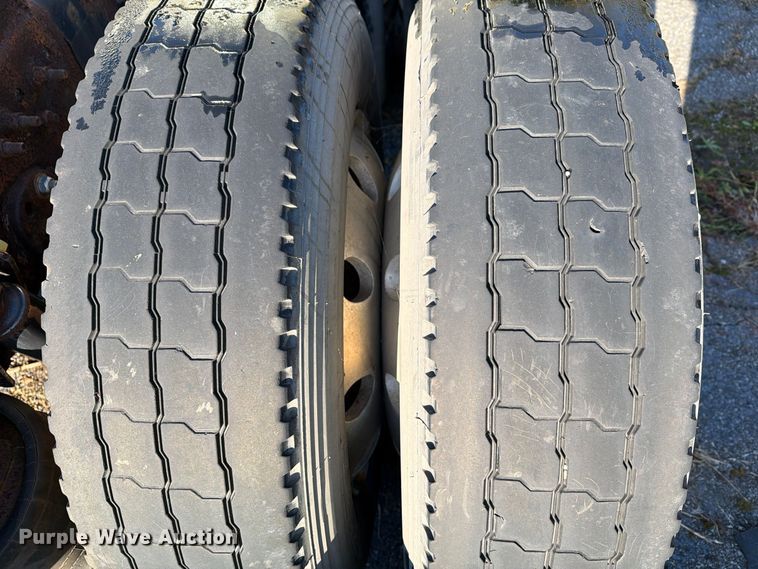 image for item FG3054 2016 Freightliner Cascadia semi truck