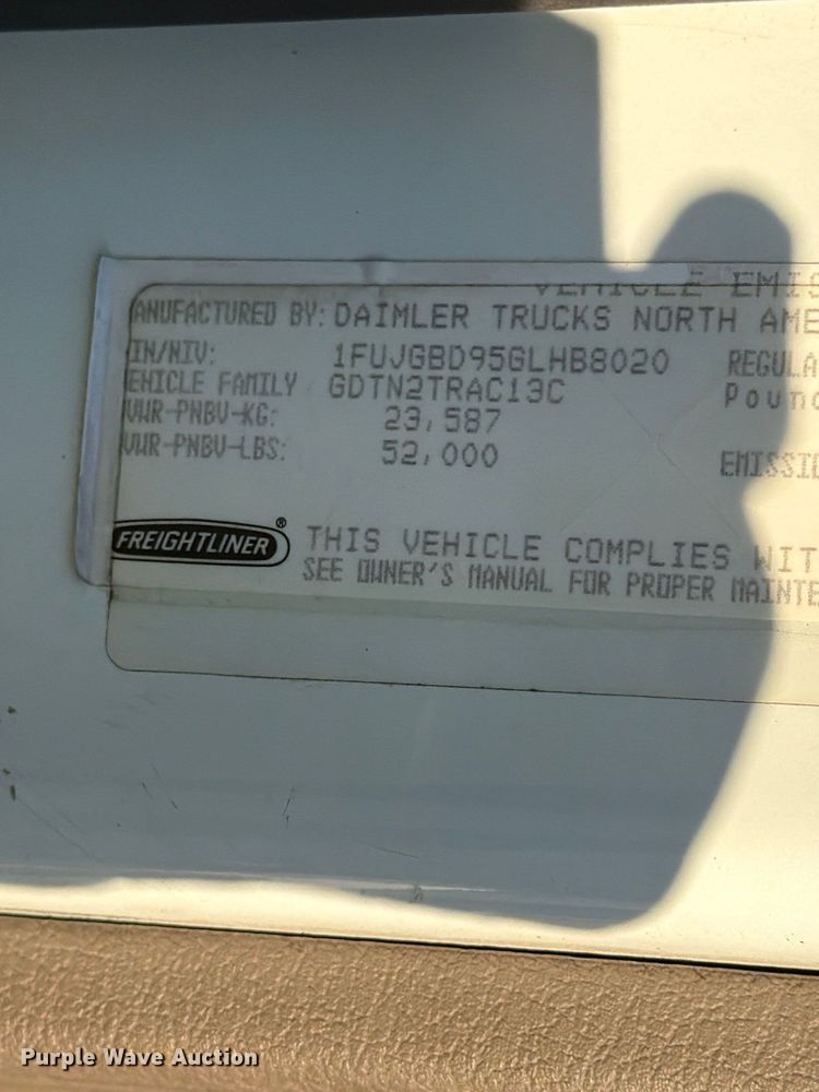 image for item FG3054 2016 Freightliner Cascadia semi truck