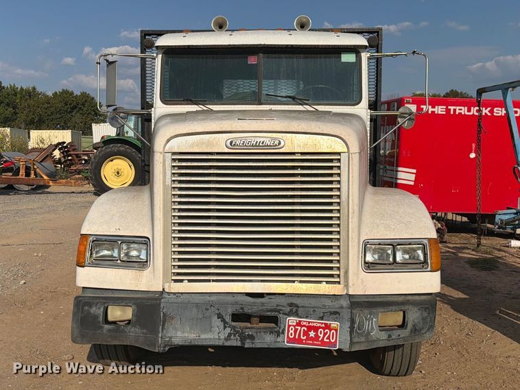 image for item FI0376 2002 Freightliner FLD120 flatbed truck