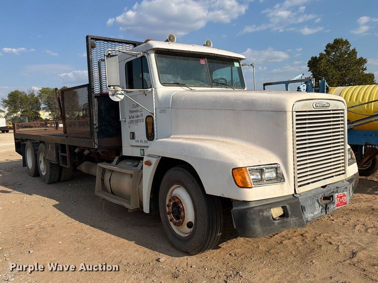 image for item FI0376 2002 Freightliner FLD120 flatbed truck