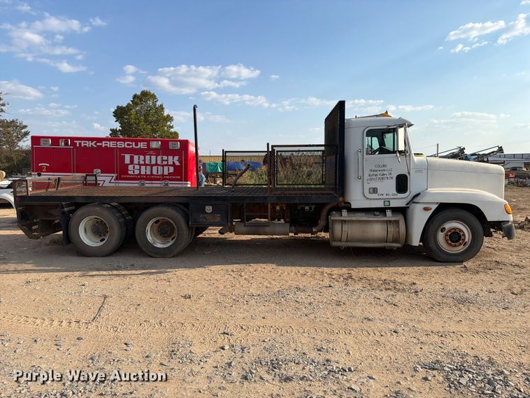 image for item FI0376 2002 Freightliner FLD120 flatbed truck